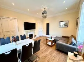 Georgian Luxury Apartment - Fast Broadband WiFi - Parking Available