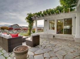 Family Home on Lake Chelan with Mtn + Lake View!, Hotel in Manson