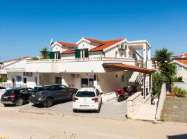 2 Bedroom Lovely Apartment In Hvar, hotel in Hvar