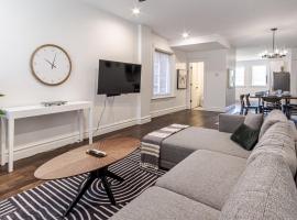 Ann Avenue Modern 3BR Home, Near Downtown with Free Parking, hotel in Saint Louis
