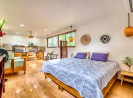 Beachfront Studio - Direct Beach Access, AC & Fast WiFi