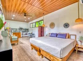 Beachfront Studio - Direct Beach Access, Fast Wifi & AC