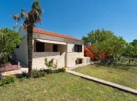 2 Bedroom Gorgeous Home In Seline