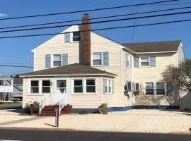 Just Moments From The Causeway Bridge This Charming Spacious Five-Bedroom 2 Bath Home Is Located In Ship Bottom On The Island Of Lbi, Wifi,,