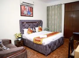 Divine India Service Apartment 3Bhk 1B Saket