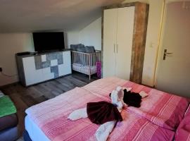 Sandras Ferienhaus Bungalow Sonnenalm, μπανγκαλόου σε Bad Mitterndorf
