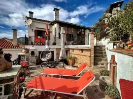 The Pagasetic Balcony - Magestic Sea Cottage