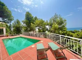 Playetas- Villa privada, rodeada de pinos con vistas al mar - ServHouse