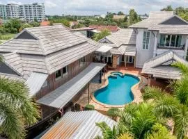Villa Nautica Pattaya - Luxury 4 BR Villa With Boathouse