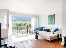 Elegant Lakeview Villa in the heart of Franschhoek