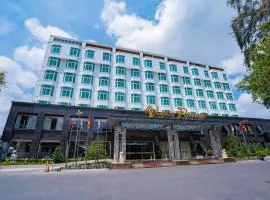 Van Phat Riverside Hotel