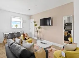 Bright and Spacious 2 Bed Apartment in Saltash