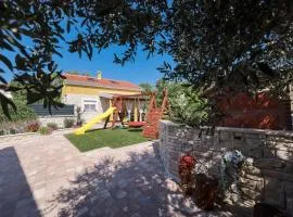 Holiday House with playground - 3 min from the beach