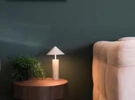 Prestige Main Apartment - Just 30 Seconds Walk to Bernina Express