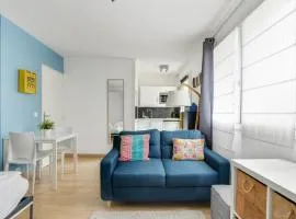 Quiet studio between train stations and the Opera.