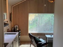Tiny house in Arendal, hotel bajet di Arendal