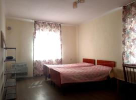Guest house with two rooms, ξενοδοχείο σε Zugdidi