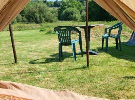 Bell tent one of three to rent fully equipped private equipped kitchen tents too, luxusní stan v destinaci Saint-Michel-de-Montjoie