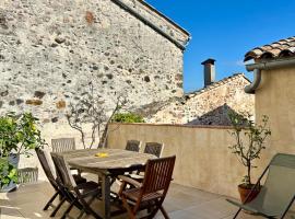 Charmante maison de village dans la vallée du lac du Salagou, ξενοδοχείο σε Salasc