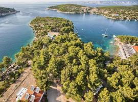 Kamp Vira Pitches, campamento en Hvar