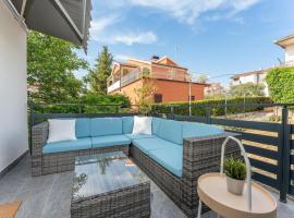 Cozy Apartment In Sveti Filip I Jakov, hotel in Sveti Filip i Jakov