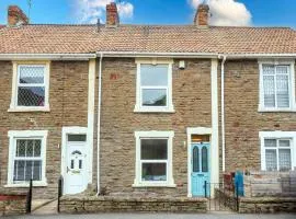 STELLA'S COTTAGE- Cute Traditional Home In South West By StayStaycations