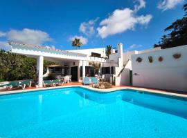 Villa Exclusiva, Piscina Privada y Vistas al Mar، فندق في Binisafua