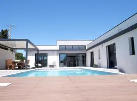 LS6-408 ERNO Villa contemporaine avec piscine privée 8 couchages à Chateauneuf de Gadagne - Proche d’Avignon