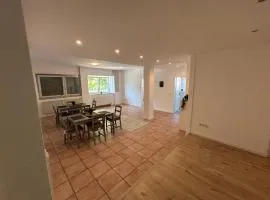 sehr schönes, großes und möbliertes Apartment
