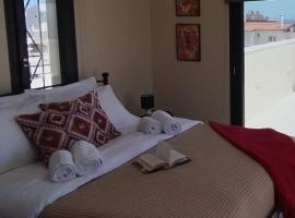 ISLAND Time Deluxe Apartment Downtown 3 floors, hotel with parking in Chios