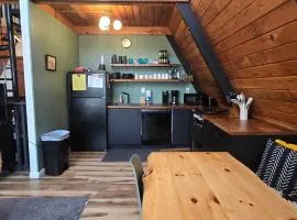 Golden A Frame- 3 bedroom with hot tub and community amenities