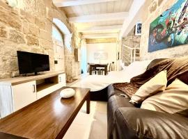 Charming 3-Bedroom House of Character - Perfect Family Retreat - Naxxar、Il-Gwejdiのホテル