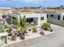 Infinity Blue villa met privézwembad, Mambo Beach