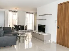 Spacious & Bright Apartment in Sliema Near Shops and Sea