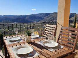 Refugio Rural con Piscina Paz Montaña y Vistas con BBQ, hotel di Torás