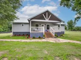 Less Than 1 Mi to Lake Fork Appy Haven in Yantis