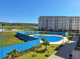 Bel appartement climatisé, avec piscine et parking souterrain gratuit, à deux pas de la mer