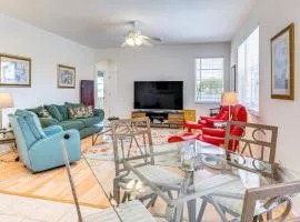 6 Mi to Fort Myers Beach Lakefront Home with Pool