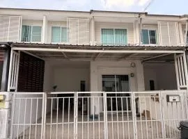 Townhome 3BR 2baths near Airport and Old town