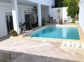 Stylish villa à Gammarth avec parking et piscine privée