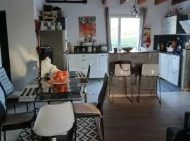 Maison confortable à Comps-la-Grand-Ville avec jardin