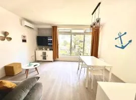 Beach Apartment - 50m from the Beach with Free Parking