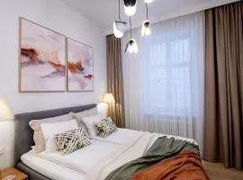Bright & Modern Apartment in Historic Raina Blvd Building I Near Park & Old Town