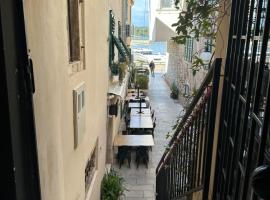 Swan City Apartment & Room, B&B in Šibenik