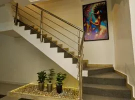 Greysuitehouse