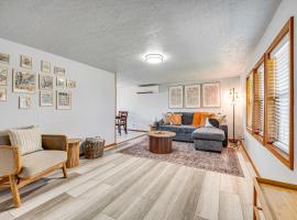 9 Mi to The Gorge Updated Retreat with Yard!, hotel v destinaci George