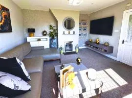 Luxury 3-Bed w- garden & game Room 5 mins from Chester