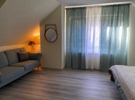 Apartment mit zwei Schlafzimmern, hotel in Kerpen