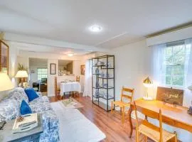 Hike, Sip and Explore Charming Waterford Cottage!