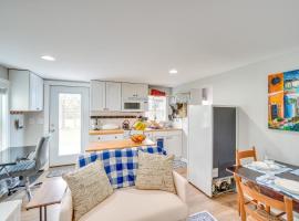 Less Than 1 Mi to Wineries Quaint and Cozy Waterford Studio, hotel in Waterford